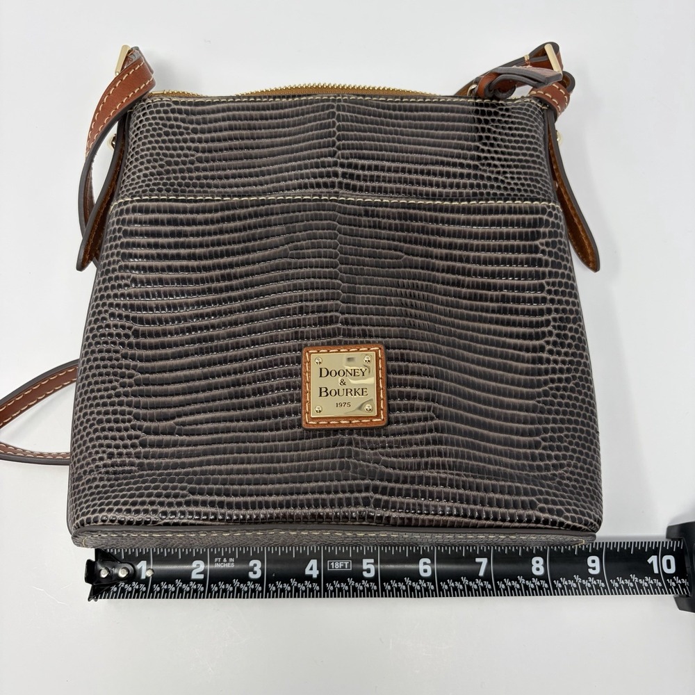 Dooney & Bourke Lizard Embossed Letter Carrier Crossbody Bag Purse in Black - Picture 5 of 12